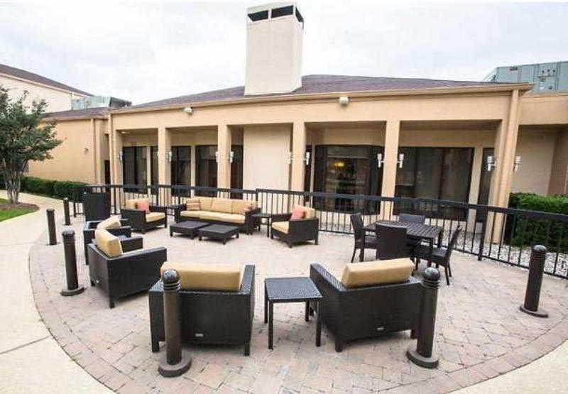 Courtyard Dallas Arlington/entertainment District